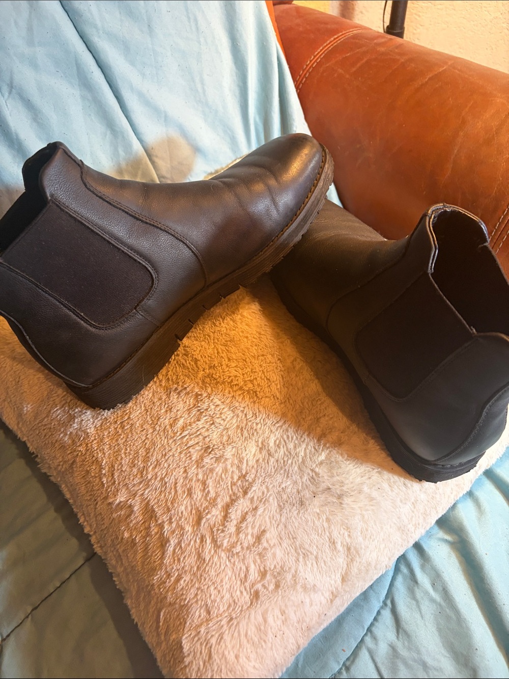 Classic Black Men's Chukka Boots with Elastic Side Panels